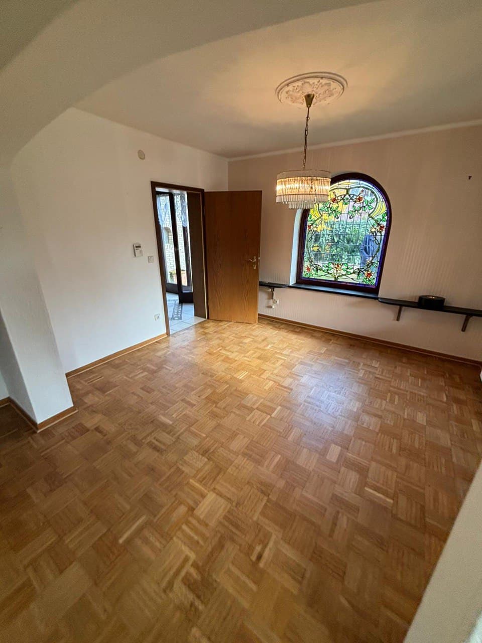 Geräumtes Zimmer nach der Wohnungsauflösung