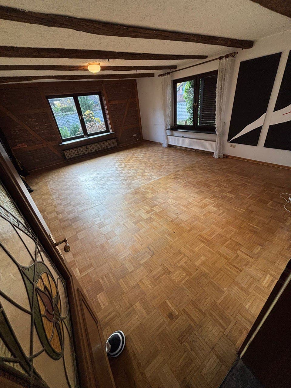 Leere Wohnung nach dem Ausräumen vor dem Umzug